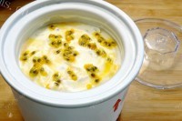 夏季美食百香果酸奶冰激凌做法图解8)