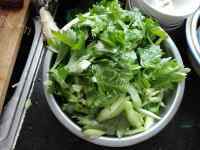 家常菜肉炒芹菜做法图解3)