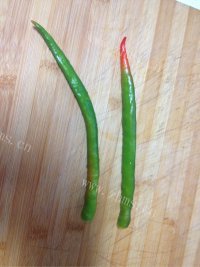 刺激味蕾的醋拌线辣椒做法图解1)