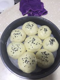 美味的酸奶蜂蜜牛角包做法图解9)