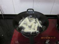 家常菜炸茄条做法图解5)