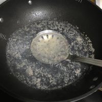 消暑佳品海带胡萝卜猪骨汤做法图解2)