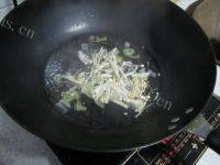 美味的金针菇鸡蛋汤做法图解6)