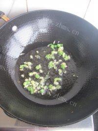 美味的银芽鸡丝做法图解4)
