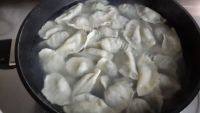 自制猪肉茴香饺子做法图解10)