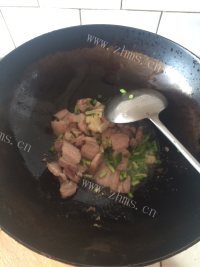 美味的酱炖芸豆做法图解5)