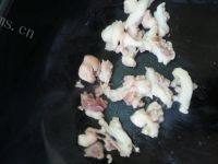 美味的孜然羊肉做法图解3)