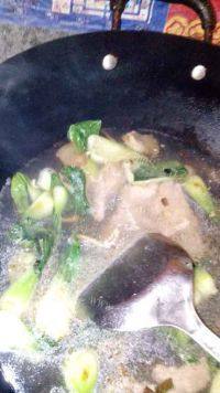 香浓的青菜肉片汤做法图解10)