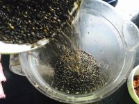 美味的黑芝麻糊做法图解4)