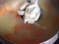 美味早餐山药萝卜粥做法图解6)