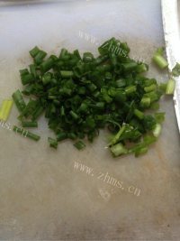 自制葱爆豆腐做法图解2)