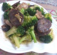 家常菜西兰花炒腊肠