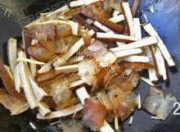 家常菜冻豆干炒腊肉做法图解3)