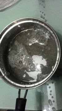 简易的核桃黑芝麻糊做法图解4)