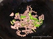 家常菜西芹炒猪腰做法图解5)