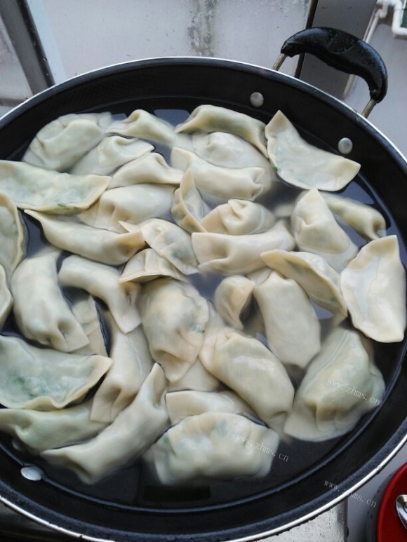 芳香四溢的韭菜鸡蛋饺子