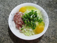 香喷喷辣味包心菜肉末煎饼做法图解3)