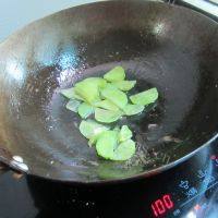 家常菜麻辣水煮牛肉做法图解5)