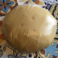 美味的豆沙果仁月饼做法图解8)