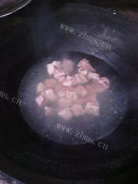 老爸做的排骨汤做法图解2)