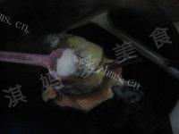 美味的三文鱼头豆腐汤做法图解6)