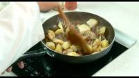 美味的茄子炖土豆做法图解2)