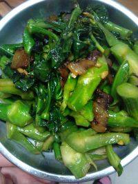 诱人的腊肉炒芥兰