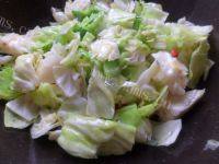 家常菜番茄炒包菜做法图解1)