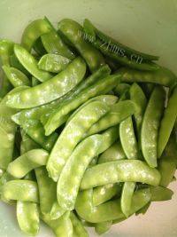 美味的蒜蓉荷兰豆做法图解1)