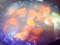 美味牡蛎干胡萝卜汤做法图解6)