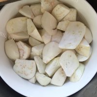 鲜美可口的红烧茄子做法图解2)
