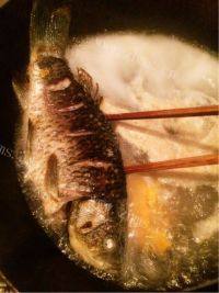 美味的鲫鱼豆腐汤做法图解9)