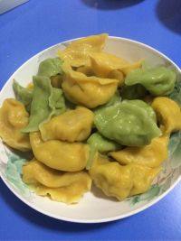 美味的彩色饺子
