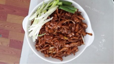芳香四溢的京酱肉丝