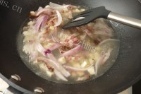 香浓腊肉粉葛小米饭做法图解4)