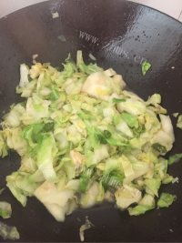 妈妈做干锅包菜做法图解7)