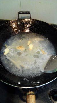 鲜香的泥鳅豆腐汤做法图解9)