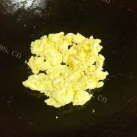 营养丰富的西红柿炒鸡蛋做法图解3)