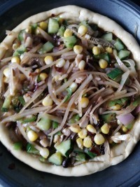 酸甜美味的蔬菜菠萝披萨做法图解4)