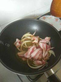 美味的五花肉炖豆角做法图解4)
