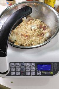 在家做的肉末茄丁伊面做法图解4)