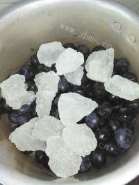 自制蓝莓果酱做法图解4)