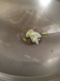 家常菜清炒芹菜做法图解5)