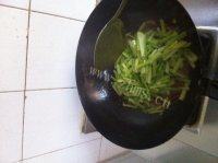 「DIY美食」芹菜炒肉丝做法图解7)