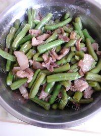 易做的四季豆炒肉做法图解6)