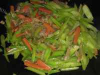 美味的芹菜炒粉条做法图解10)