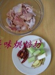 葱姜烧仔鸡做法图解2)