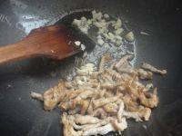 色泽鲜亮的青菜肉丝面做法图解8)