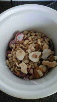 好喝的扁豆茯苓骨汤做法图解4)