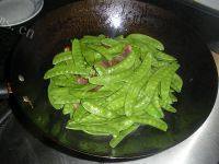 家常菜腊肉荷兰豆做法图解8)